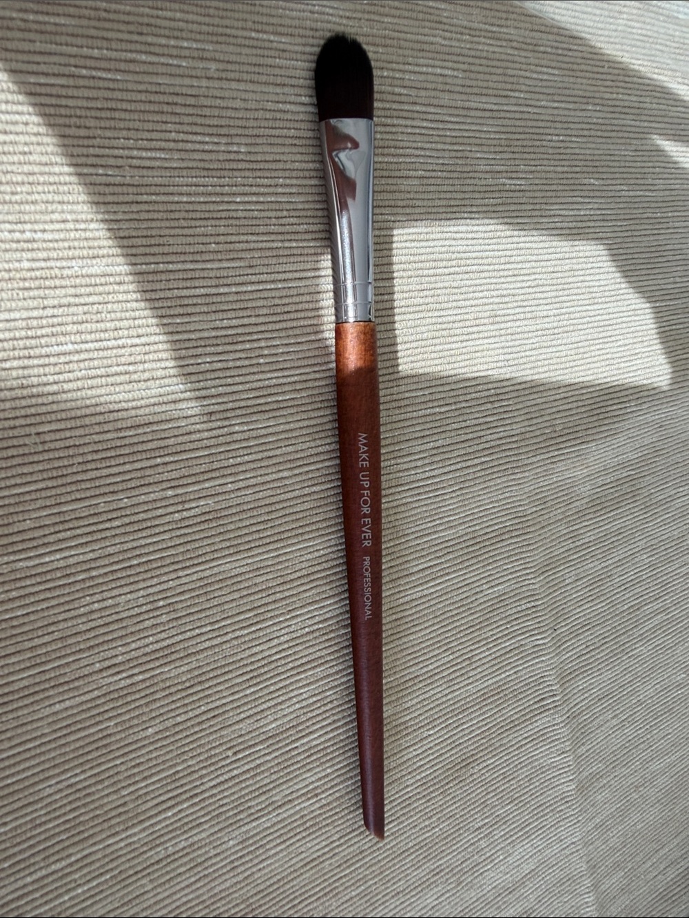 MAKE UP FOR EVER Oval Foundation Brush - Brown Handle